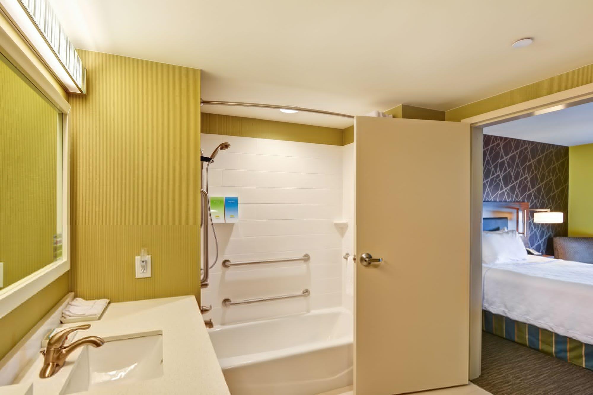 Home2 Suites By Hilton Green Bay Bagian luar foto