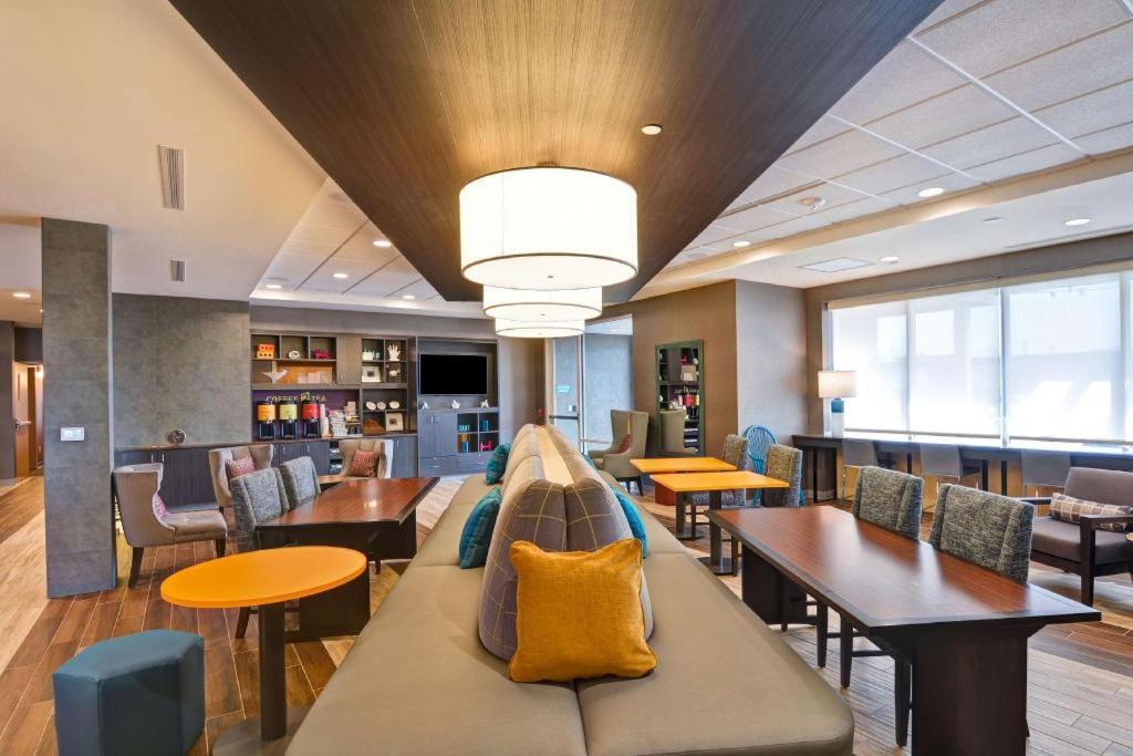 Home2 Suites By Hilton Green Bay Bagian luar foto